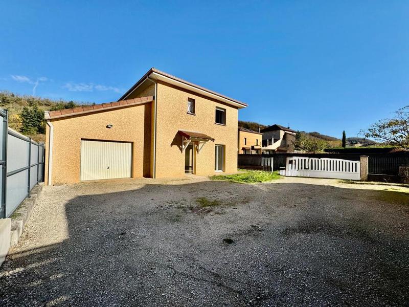 Maison - 96 m² - 4 pièces