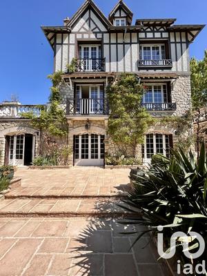 Maison - 210 m² - 10 pièces