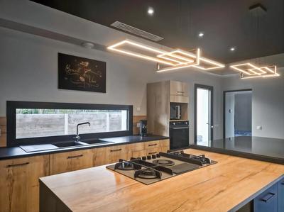 Maison - 200 m² - 6 pièces