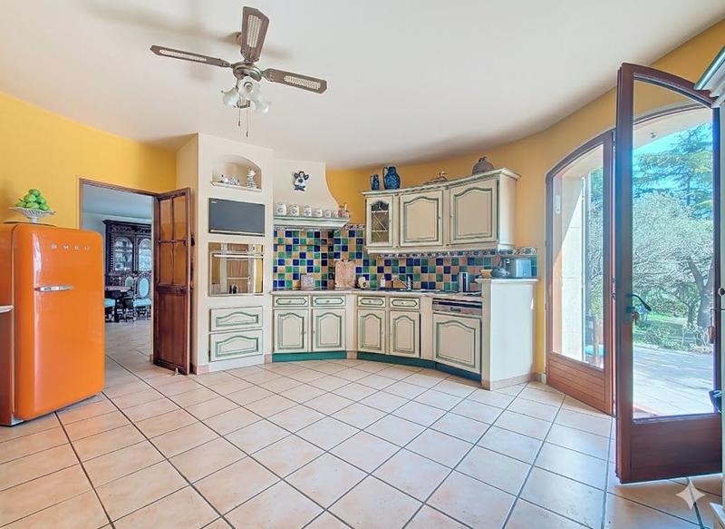 Maison - 210 m² - 6 pièces