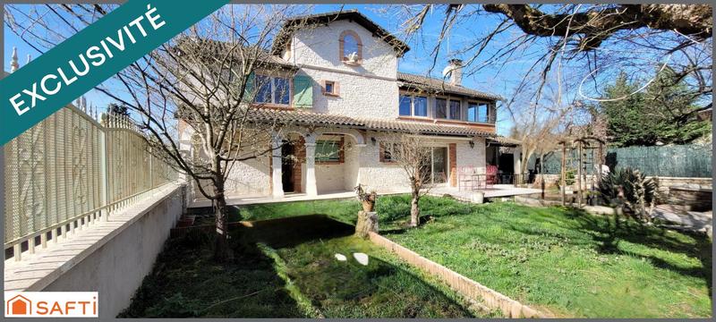 Maison - 234 m² - 9 pièces