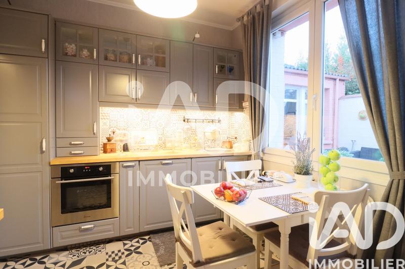 Maison - 225 m² - 9 pièces