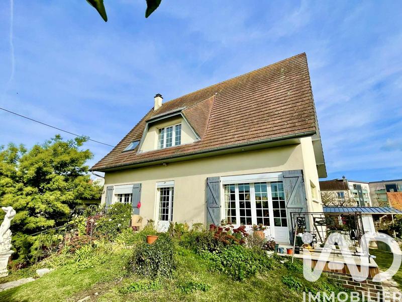 Maison - 240 m² - 8 pièces