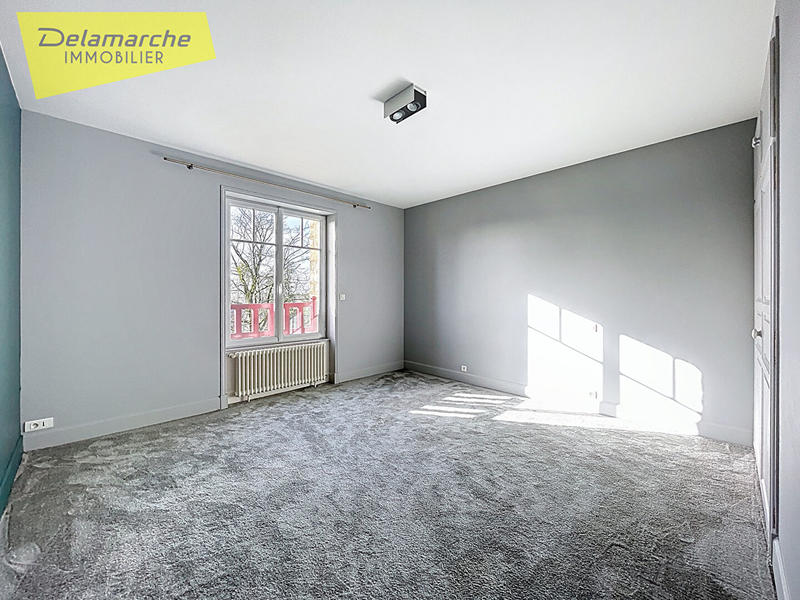 Maison - 216 m² - 9 pièces