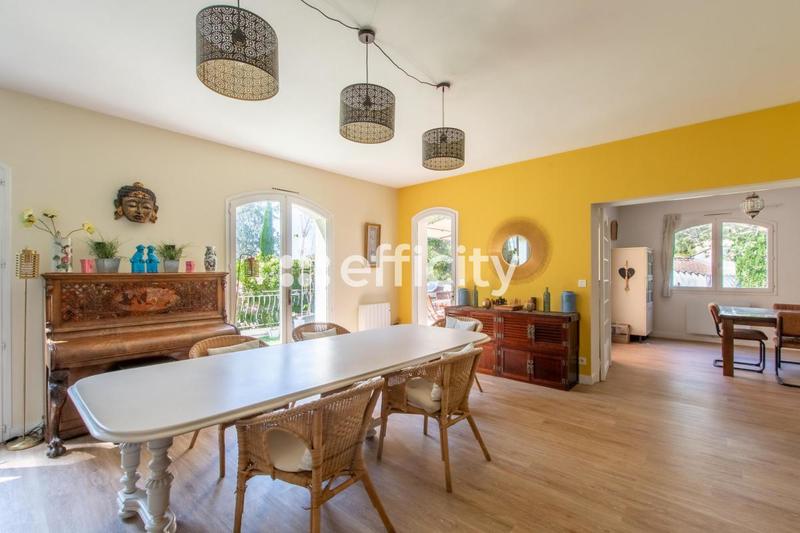 Maison - 230 m² - 6 pièces