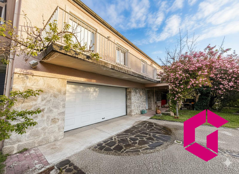 Maison - 182 m² - 8 pièces