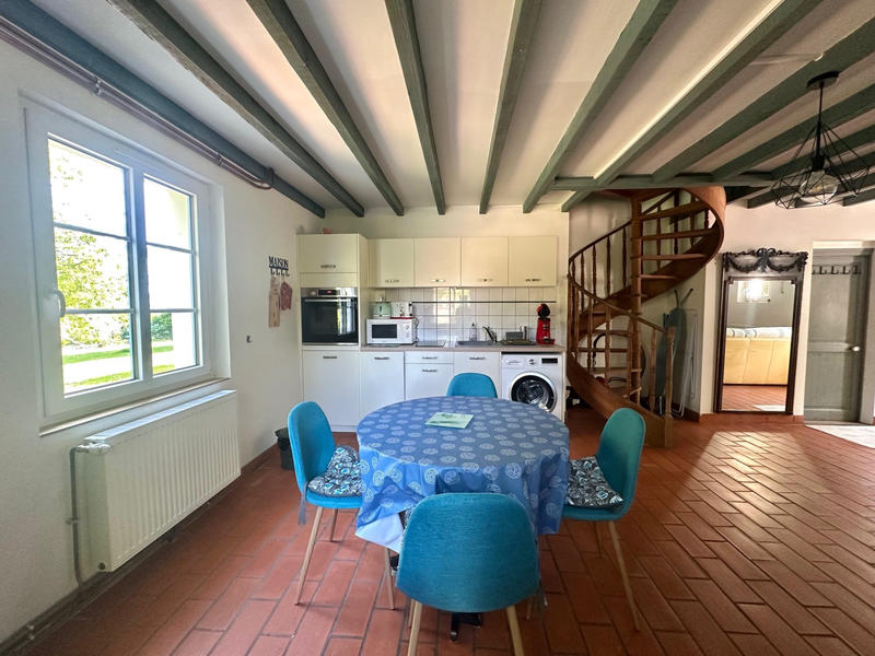 Maison - 180 m² - 9 pièces