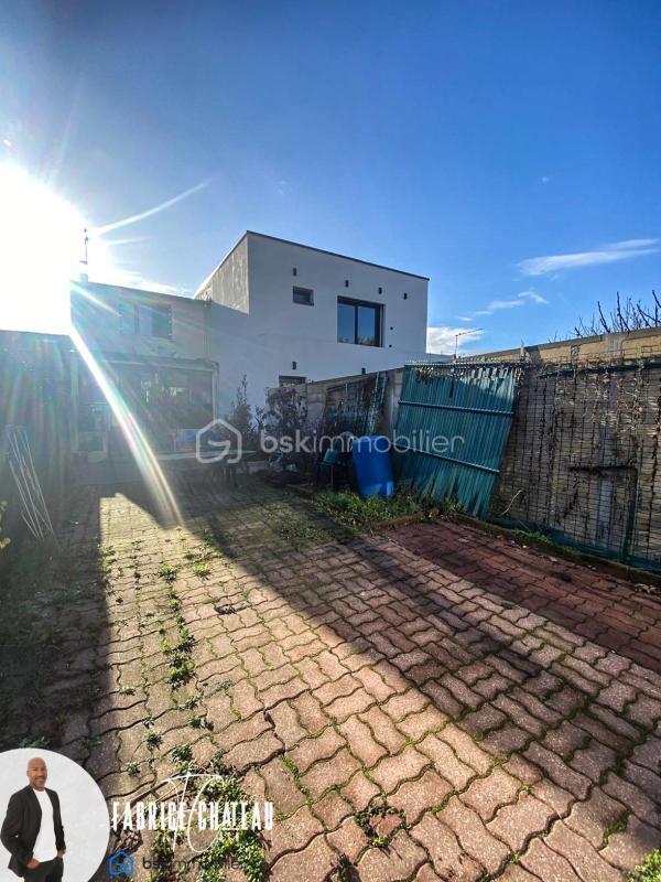 Maison - 93 m² - 5 pièces