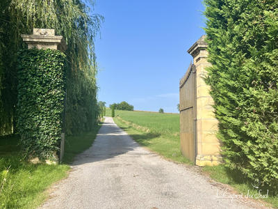 Maison - 750 m² - 21 pièces