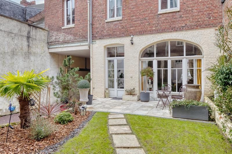 Maison - 233 m² - 12 pièces