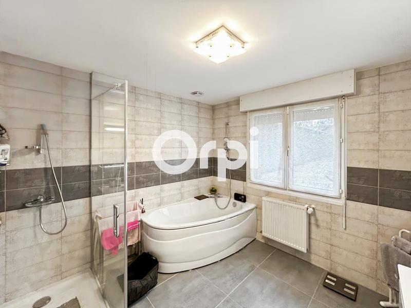 Demeure - 215 m² - 5 pièces