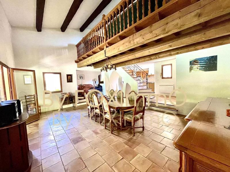 Maison - 210 m² - 6 pièces