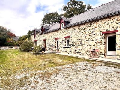 Maison - 222 m² - 8 pièces