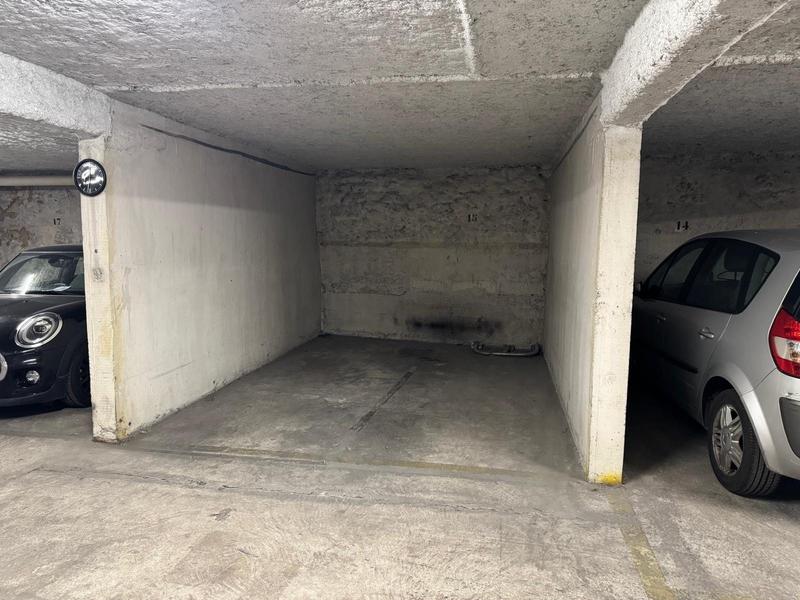 Parking / Garage - 12 m²