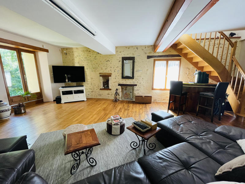 Maison - 223 m² - 7 pièces