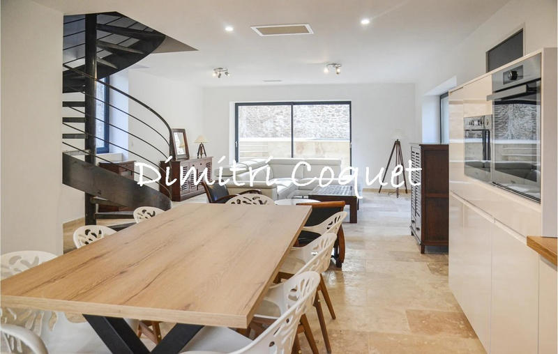 Propriété - 415 m² - 14 pièces