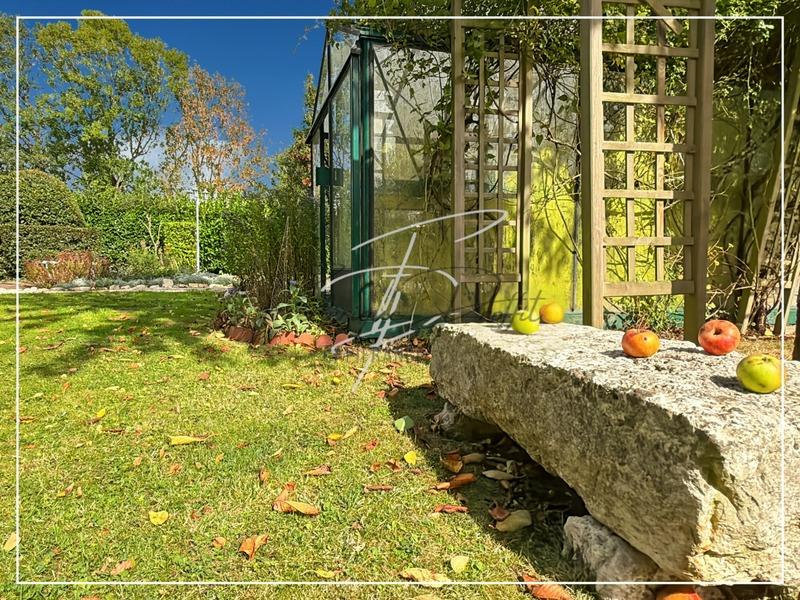 Demeure - 368 m² - 11 pièces