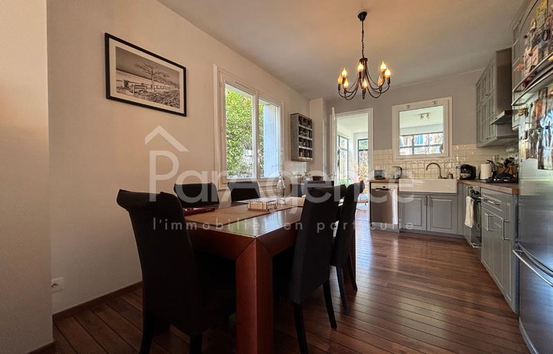 Maison - 248 m² - 9 pièces