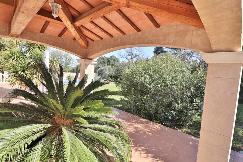 Maison - 248 m² - 8 pièces