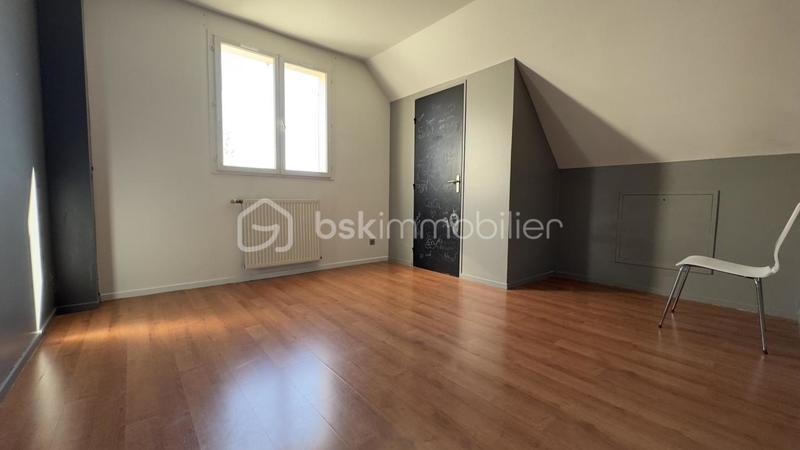 Maison - 230 m² - 8 pièces