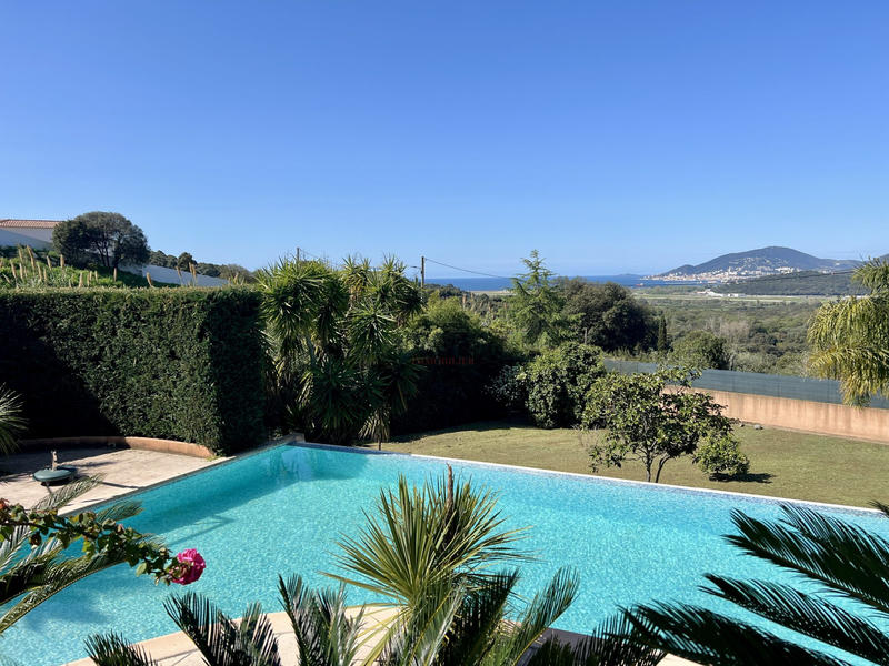 Villa - 273 m² - 6 pièces