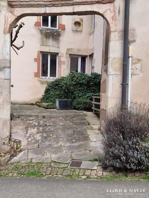 Maison - 221 m² - 7 pièces