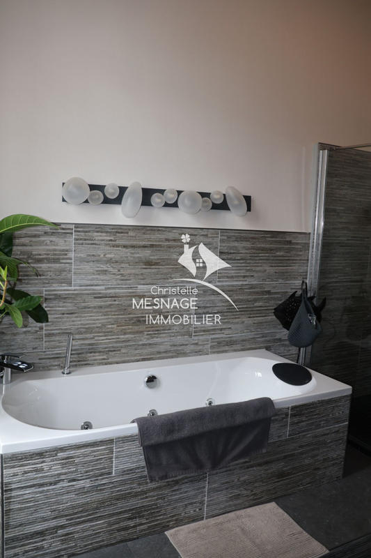 Maison - 236 m² - 8 pièces