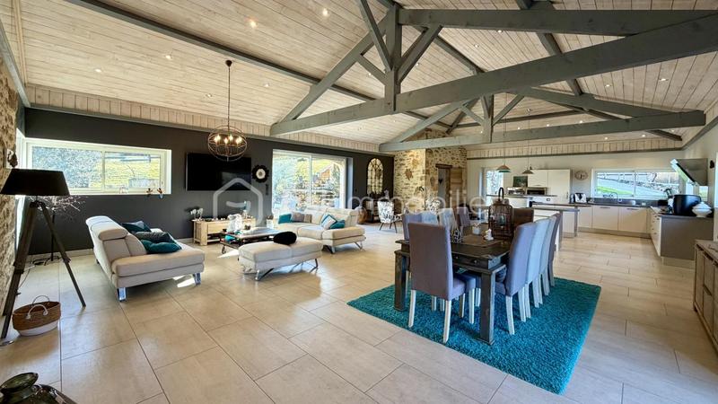 Propriété - 210 m² - 7 pièces