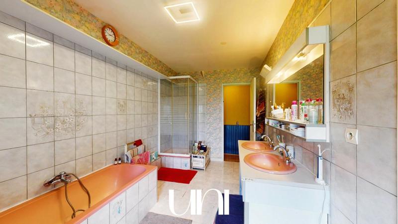 Maison - 150 m² - 8 pièces