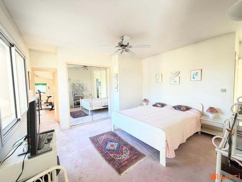 Villa - 232 m² - 6 pièces