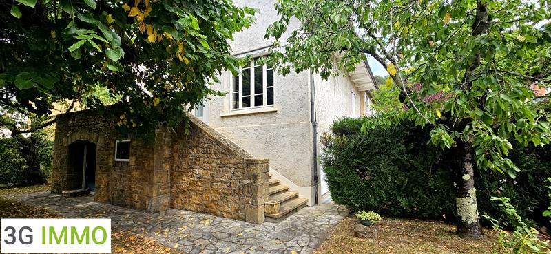 Maison - 304 m² - 10 pièces