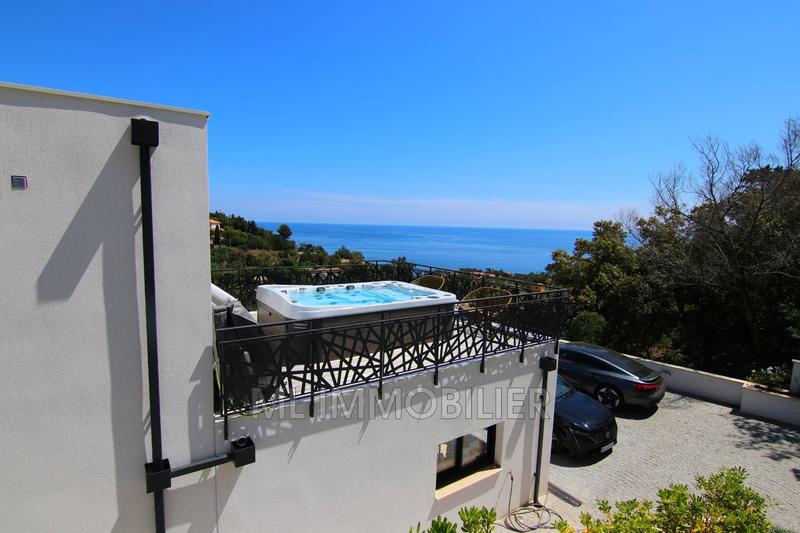 Maison contemporaine - 310 m² - 8 pièces