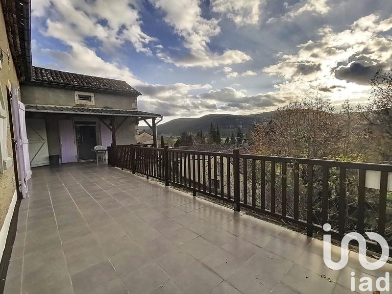 Maison - 231 m² - 9 pièces