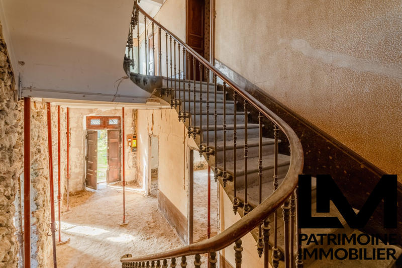 Maison - 325 m² - 6 pièces