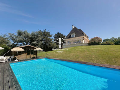Villa - 266 m² - 8 pièces