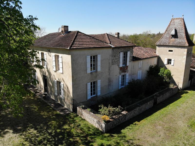 Maison - 292 m² - 14 pièces