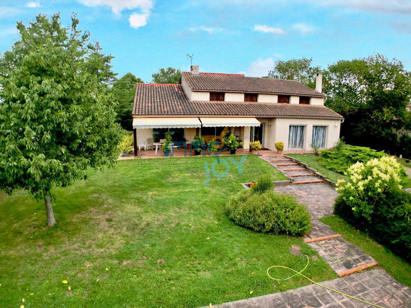 Maison - 245 m² - 7 pièces