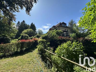 Maison - 186 m² - 9 pièces