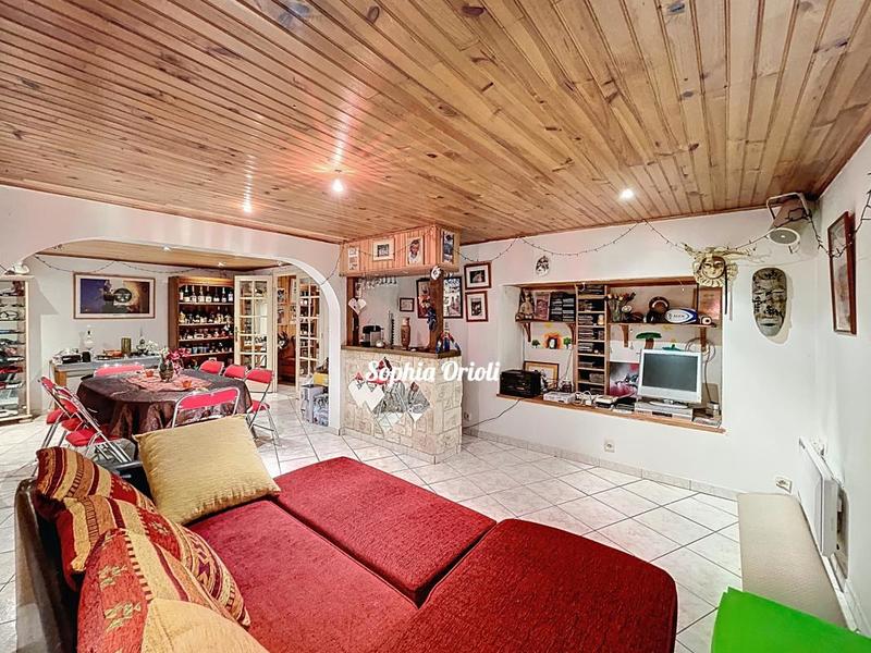 Maison - 185 m² - 5 pièces