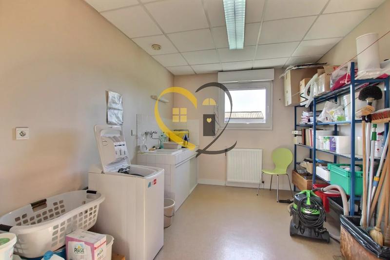 Local commercial - 185 m² - 10 pièces