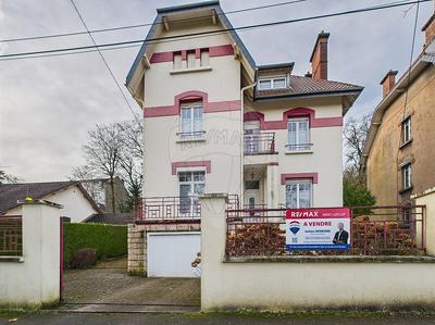 Maison - 210 m² - 10 pièces