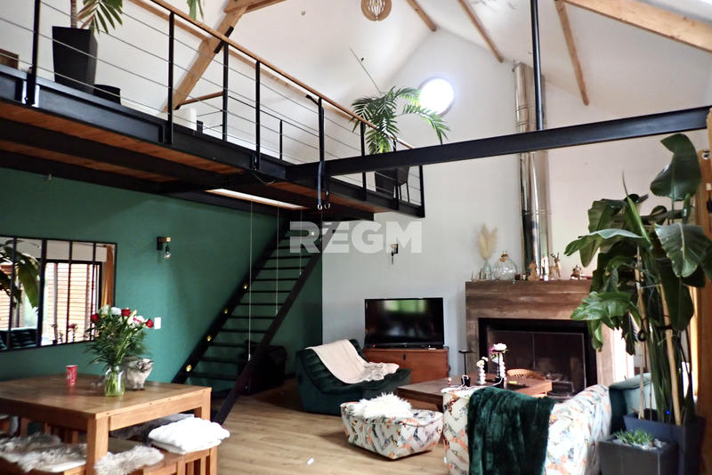 Maison - 310 m² - 8 pièces