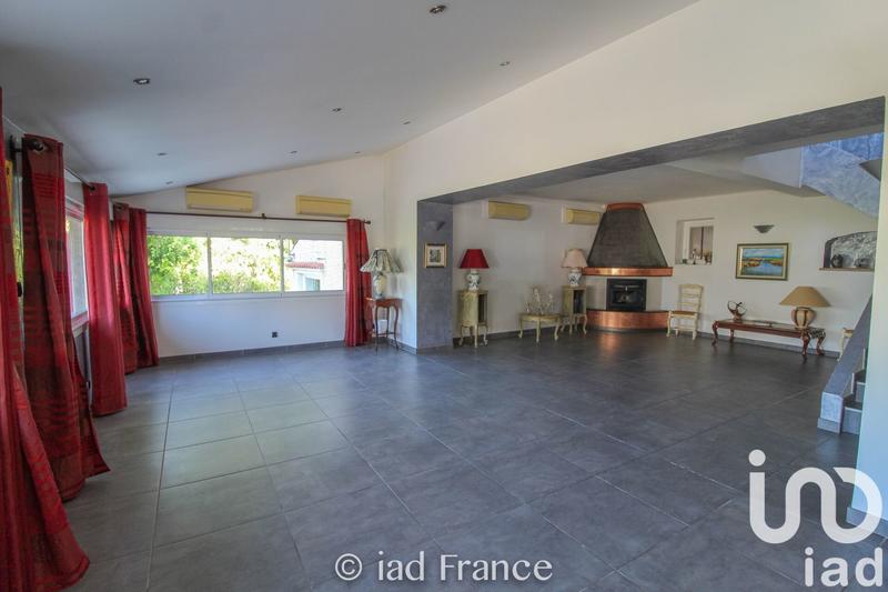 Maison - 230 m² - 9 pièces