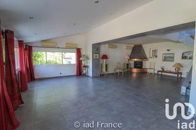 Maison - 230 m² - 9 pièces