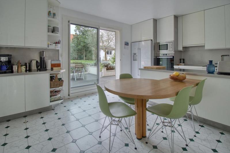 Maison - 225 m² - 8 pièces