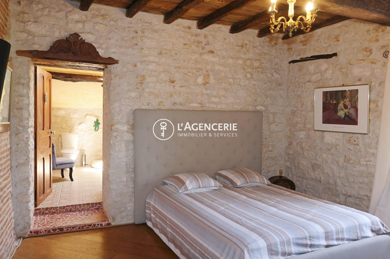 Maison - 360 m² - 12 pièces