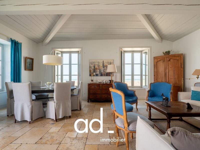 Maison traditionnelle - 320 m² - 12 pièces