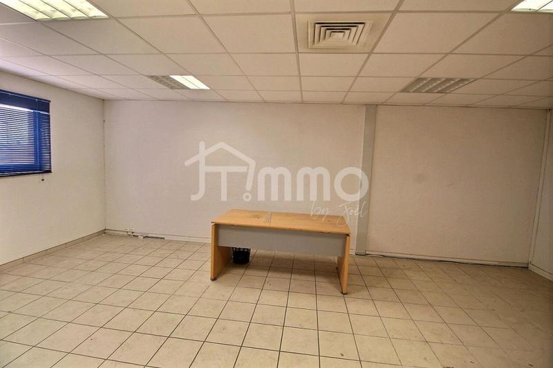 Local commercial - 891 m²