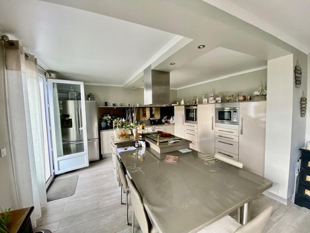 Maison - 178 m² - 6 pièces