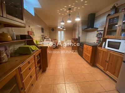 Maison - 200 m² - 9 pièces